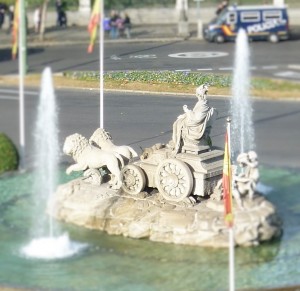 Le Football à Madrid: Statue représentant la Déesse Cybèle, sur son char tiré par des lions, devant la mairie de Madrid.