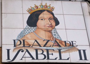 Condiciones generales : Azulejo con el nombre de la Plaza Isabel II.