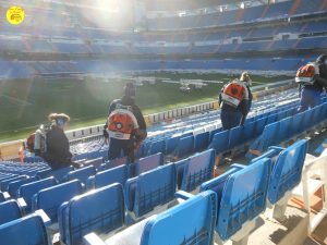 Programa Erasmus: estudiantes trabajando durante sus prácticas en el estadio Bernabéu