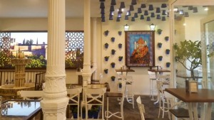 Tapas y restaurantes en Madrid: interior de la Barca del patio