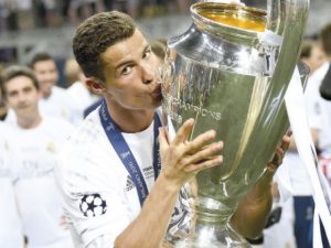 The Madrid of records: Cristiano Ronaldo holding the Champion´s Cup