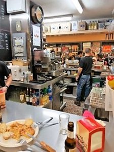 Markets in Madrid: bar inside the San Fernando market