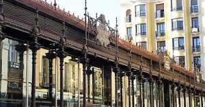 Les Marchés de Madrid: façade du marché de San Miguel