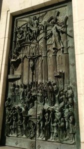 Madrid Quiz Game: La Almudena Cathedral main door