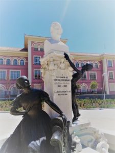 Nuestro juego Madrid Quiz: monumento a Ramón Mesoneros 