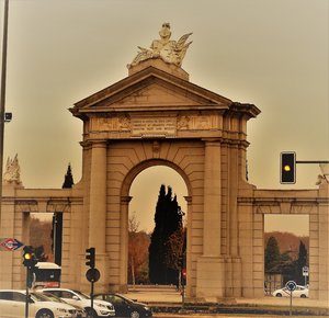 Madrid Quiz Game: San Vicente town gate