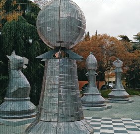 Madrid Quiz Game: Giant Chess game in a public garden