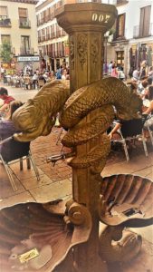 Quiz Discover Madrid: Snakes Fontaine
